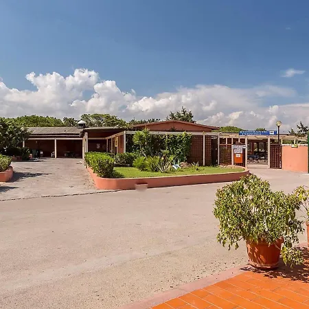 בית נופש Appealing Mobile Home In Sorso With Garden
